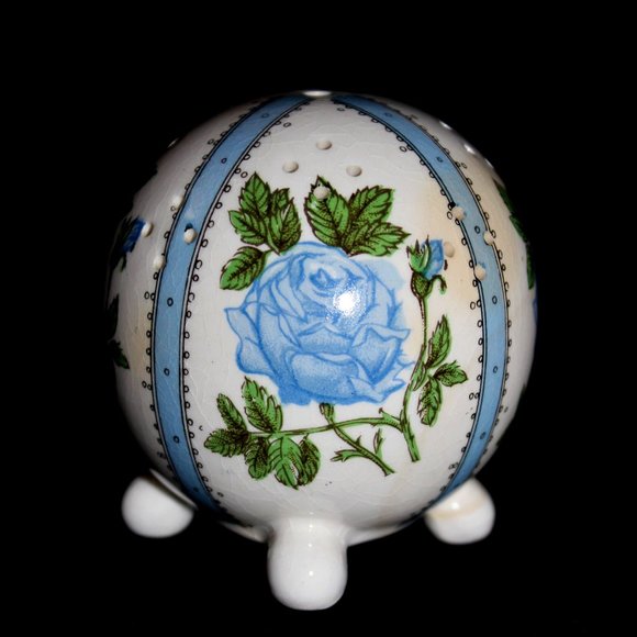 Vintage Potpourri Ball Holder | Footed Ceramic Pomander | Scentomander - Picture 1 of 6
